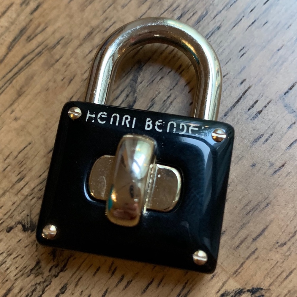 🔒 👀 ISO Henri Bendel Jetsetter Lock with screw.